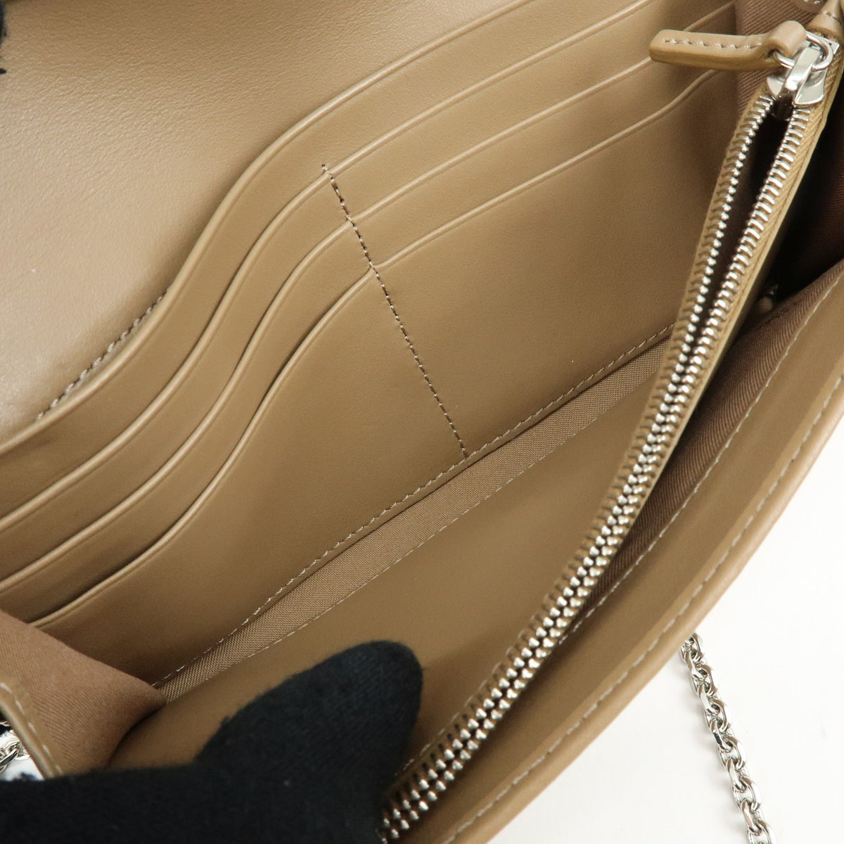 Fendi Continental Wallet On Chain Studded Leather Beige Leather Crossbody Bag Bag (Pre-Owned)