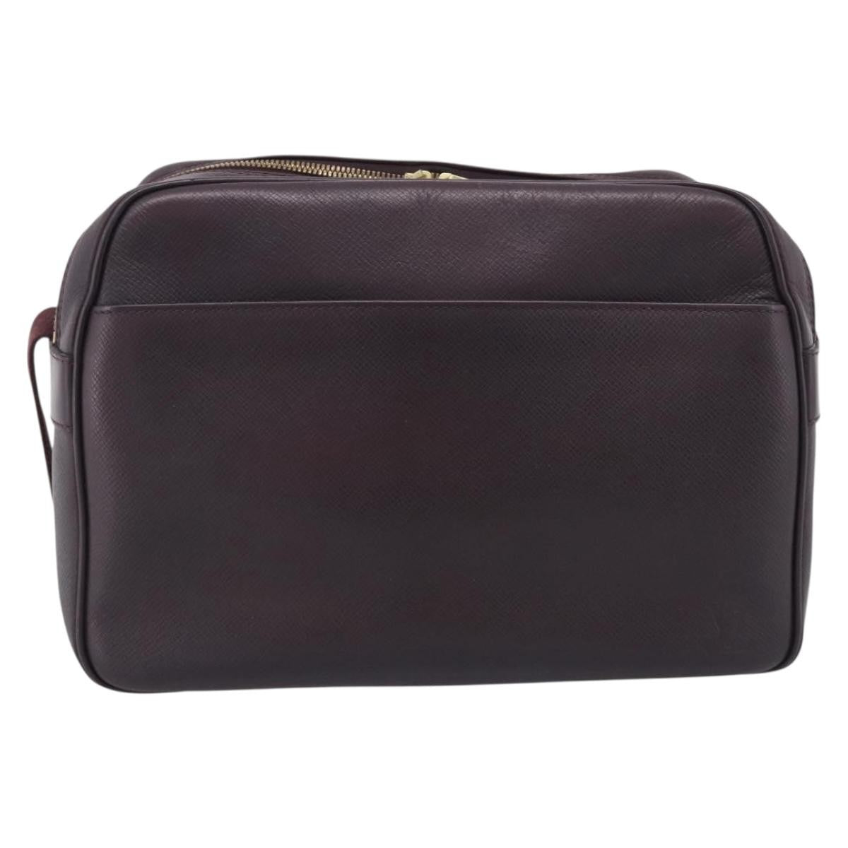 Louis Vuitton Reporter Taiga Leather Burgundy Leather Shoulder Bag Bag (Pre-Owned)