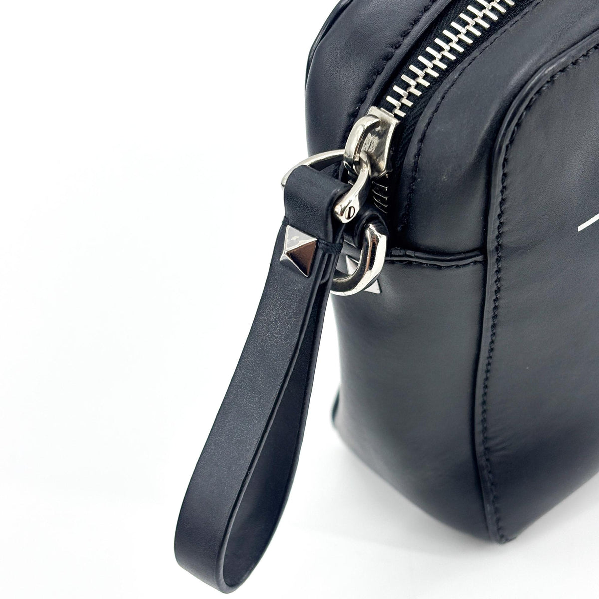 Valentino Garavani Vltn Camera Leather Black Calfskin Crossbody Bag Bag (Pre-Owned)