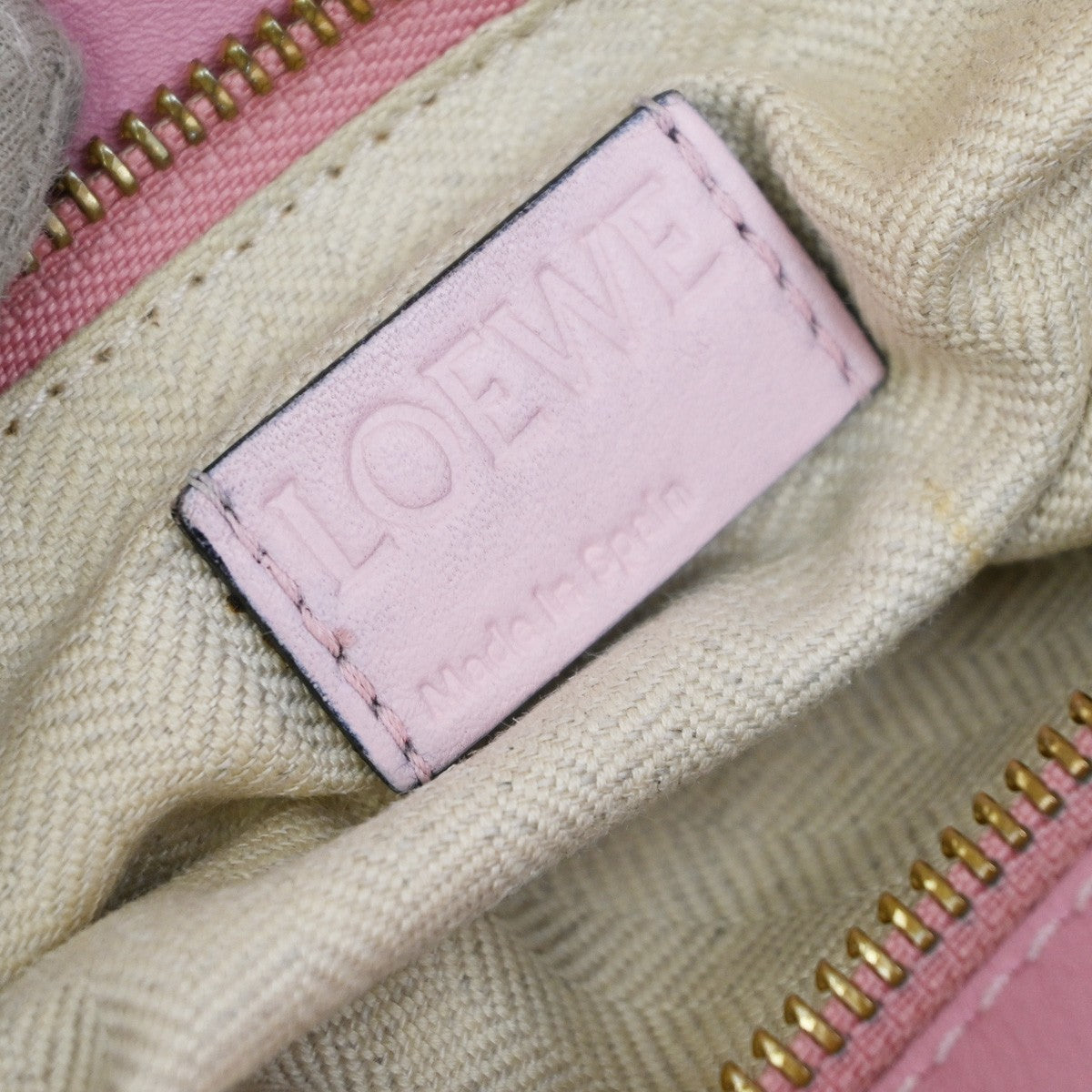 Loewe Puzzle Leather Pink Leather Handbag (Pre-Owned)