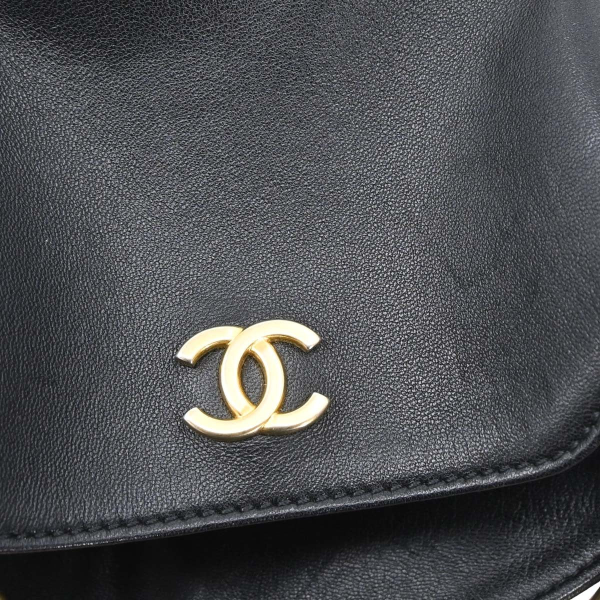 Chanel Handle With Chic Bucket Chevron Lambskin Black Leather Handbag (Pre-Owned)