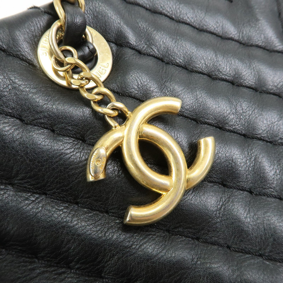 Chanel V Stitch Leather Black Calfskin Handbag (Pre-Owned)