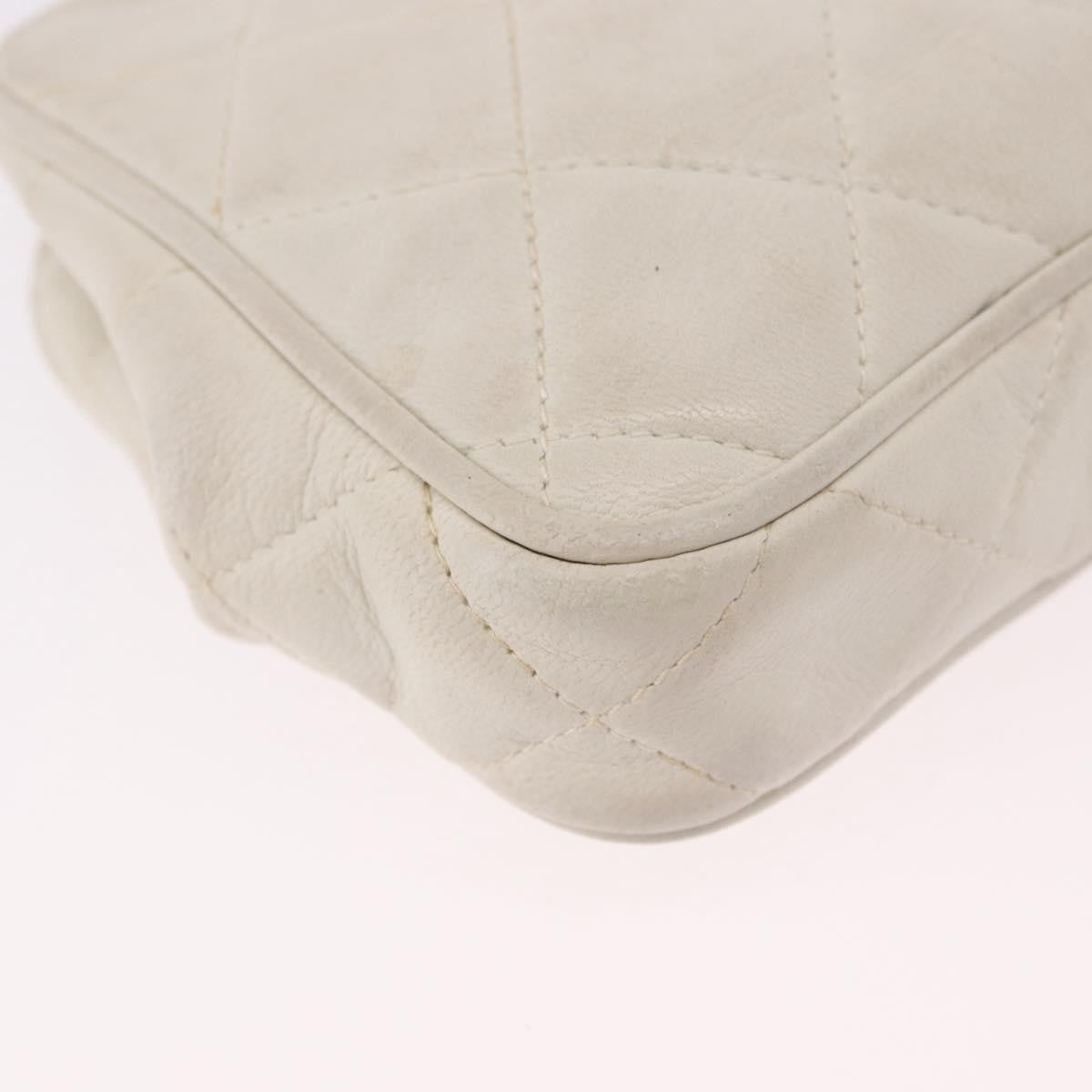 Chanel Vintage Diamond Cc Tassel Quilted Leather White Leather Shoulder Bag Bag (Pre-Owned)