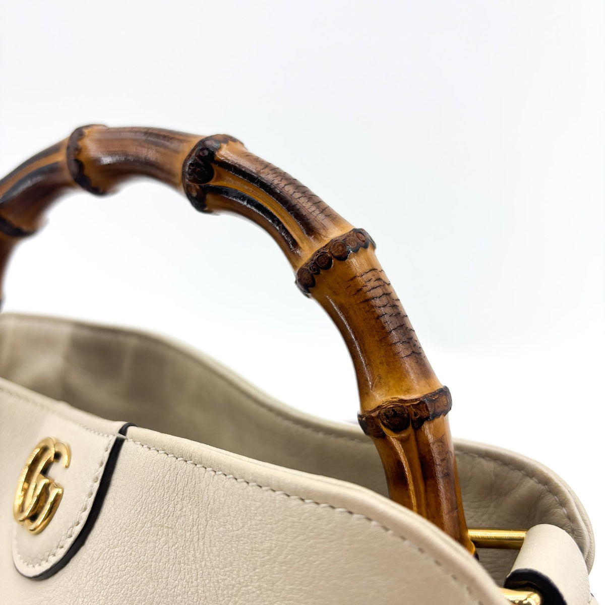 Gucci Diana Bamboo Leather Beige Leather Shoulder Bag Bag (Pre-Owned)