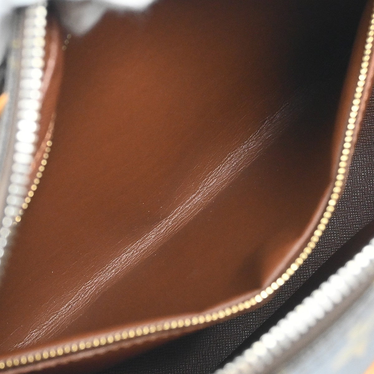 Louis Vuitton Nil Messenger Monogram Canvas Brown Canvas Handbag (Pre-Owned)