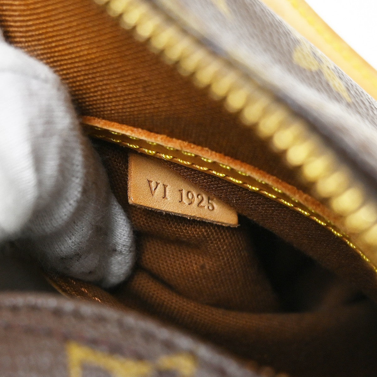 Louis Vuitton Alma Monogram Canvas Brown Canvas Handbag (Pre-Owned)