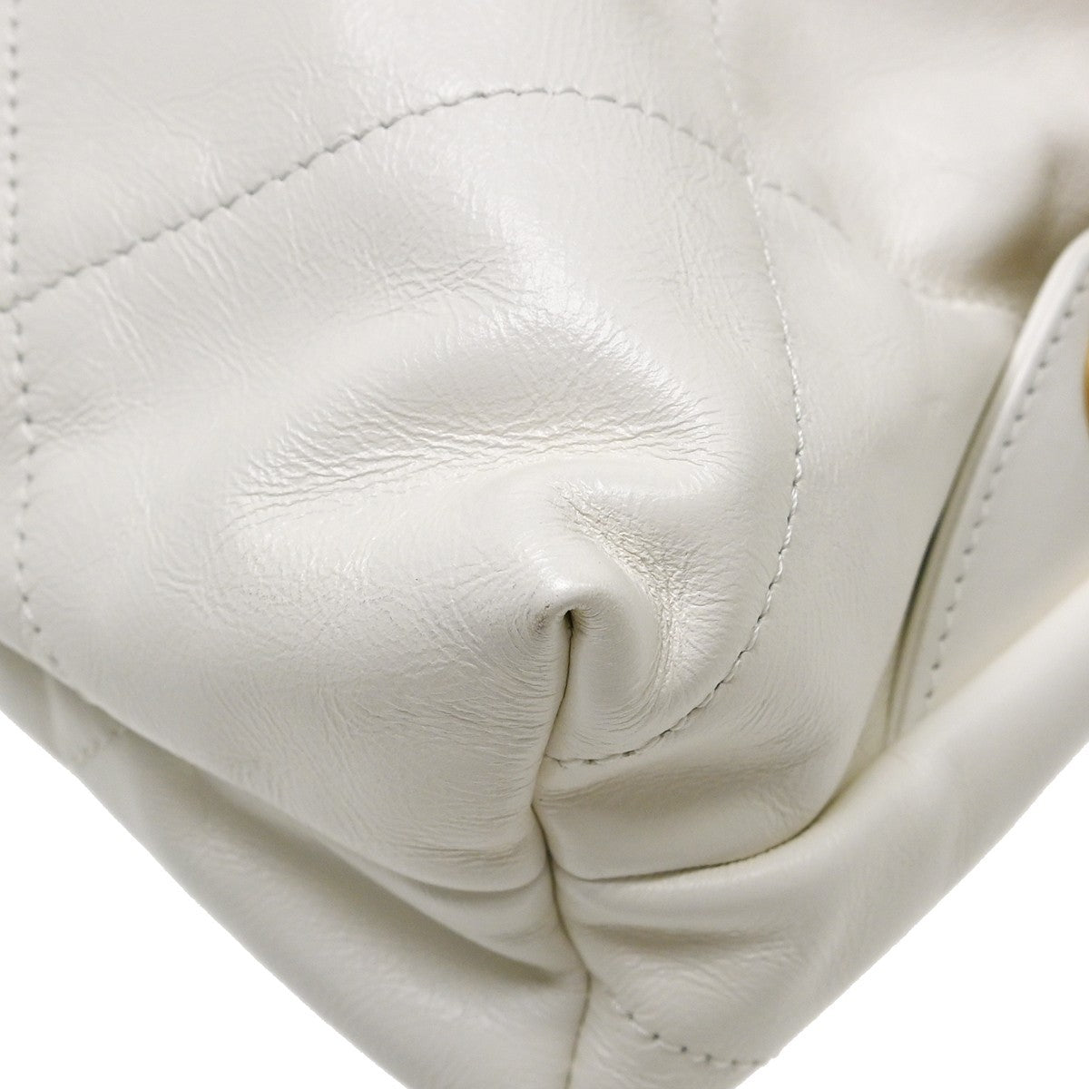 Chanel 22 Chain Quilted Calfskin White Leather Backpack Bag (Pre-Owned)