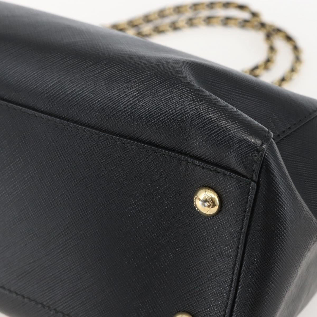 Salvatore Ferragamo Vala Chain Leather Black Leather Shoulder Bag Bag (Pre-Owned)