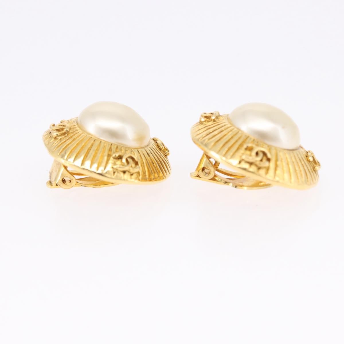 Chanel Vintage Round Cc Clip-On Metal With Faux Pearl Gold Metal Earrings Jewelry (Pre-Owned)