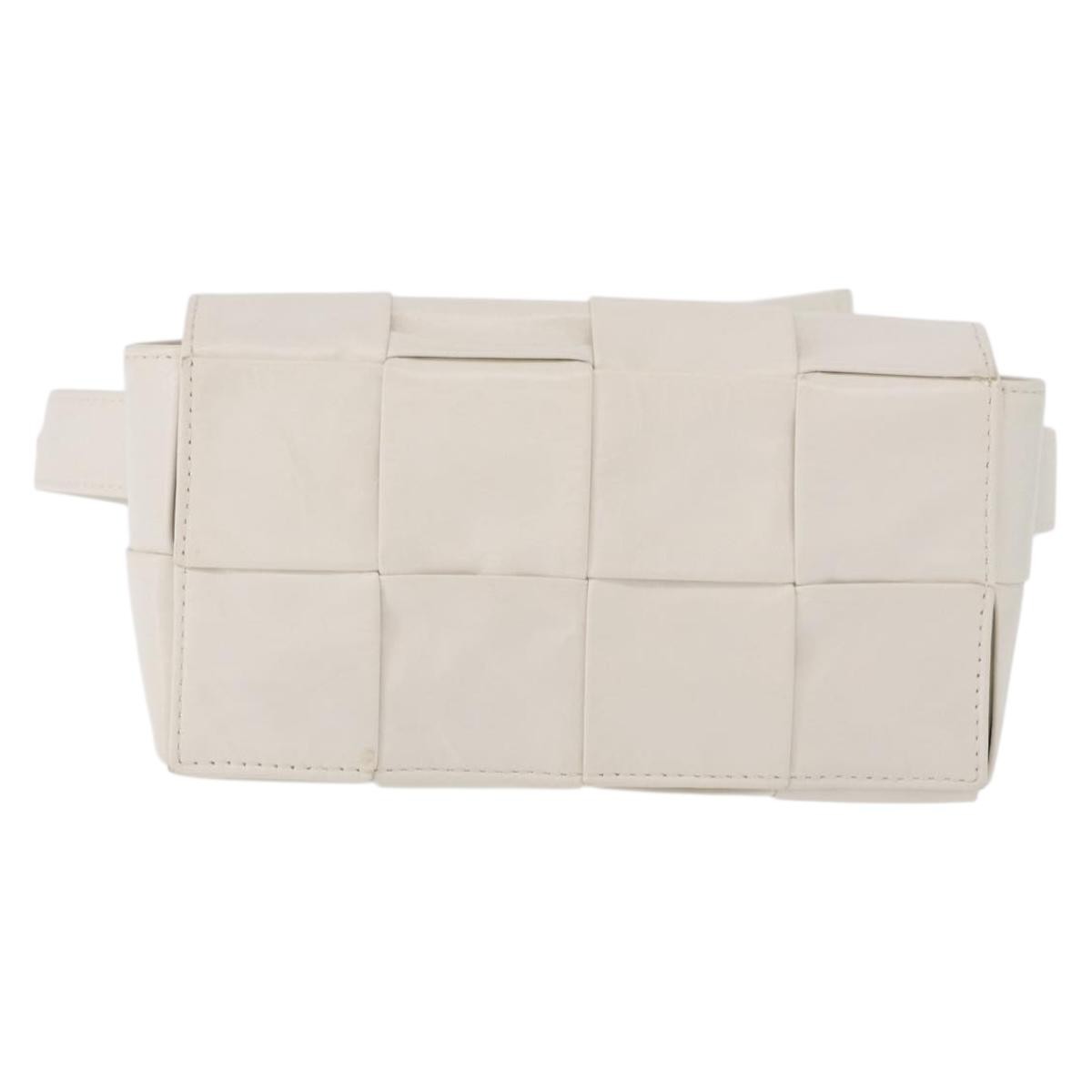 Bottega Veneta Cassette Belt Maxi Intrecciato Leather White Leather Clutche & Pouche Bag (Pre-Owned)