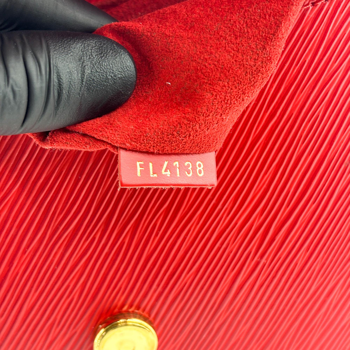 Louis Vuitton Locky Epi Leather Red Leather Handbag (Pre-Owned)