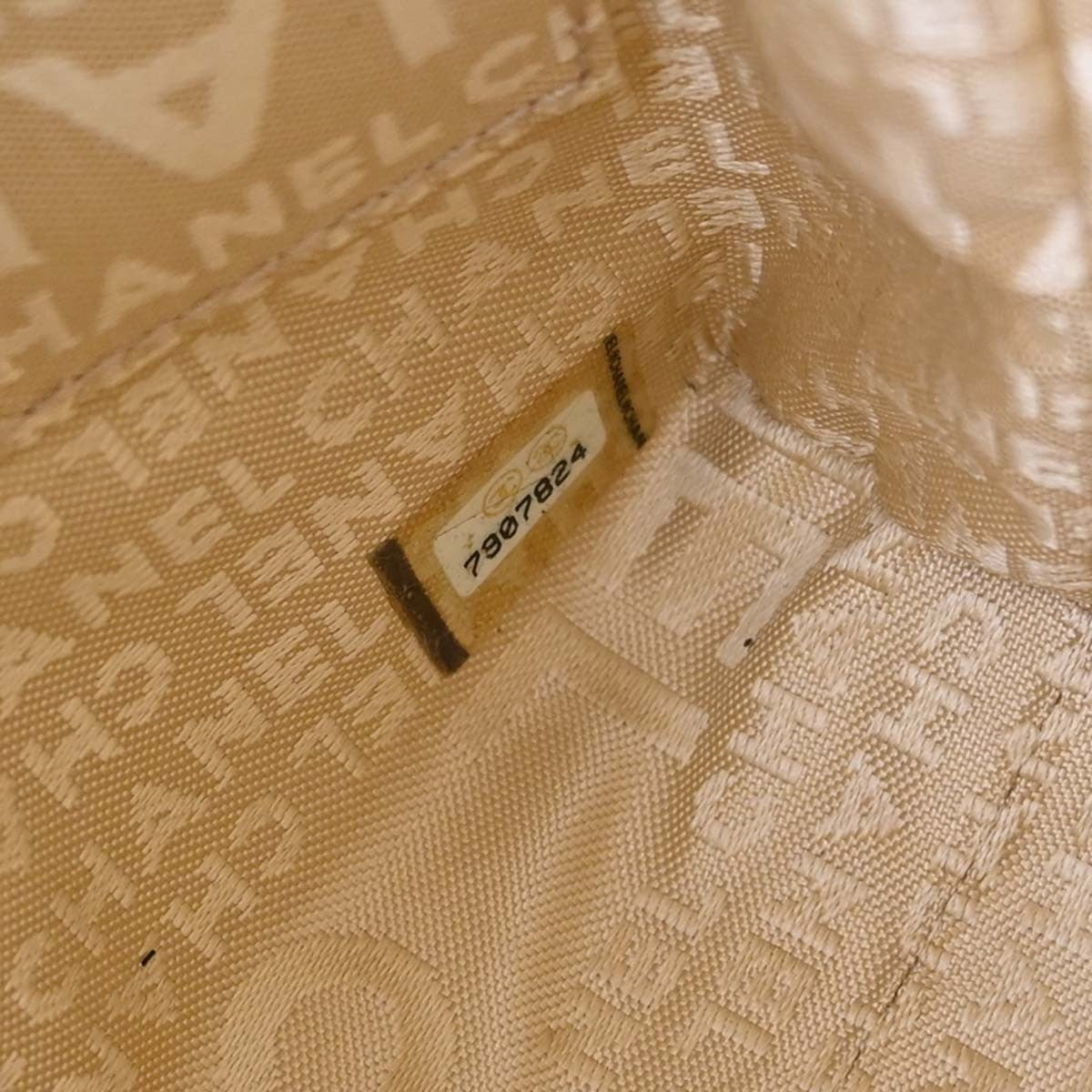 Chanel Chocolate Bar Cc Quilted Leather Beige Leather Shoulder Bag Bag (Pre-Owned)