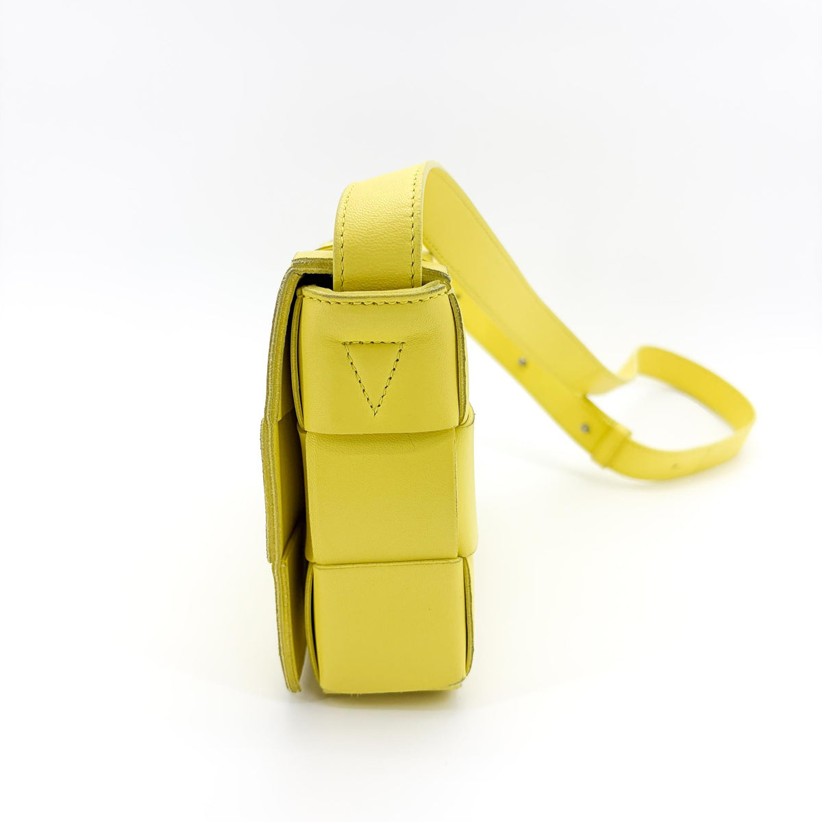 Bottega Veneta Cassette Maxi Intrecciato Leather Yellow Leather Crossbody Bag Bag (Pre-Owned)