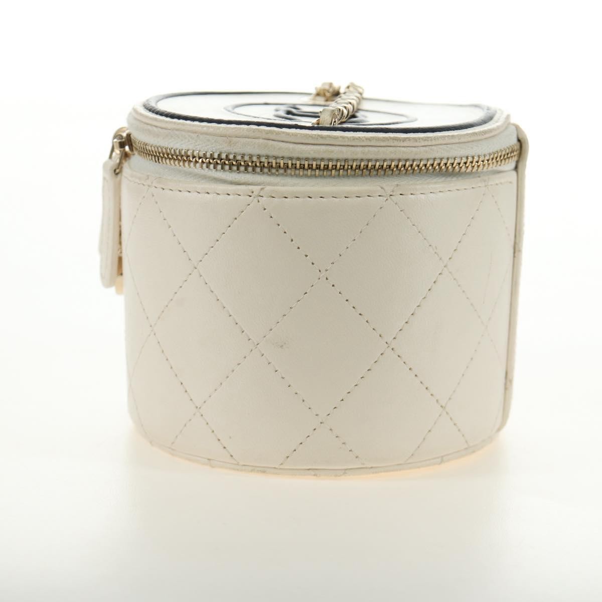 Chanel Cc Round Vanity Case With Chain Quilted Lambskin White Leather Shoulder Bag Bag (Pre-Owned)
