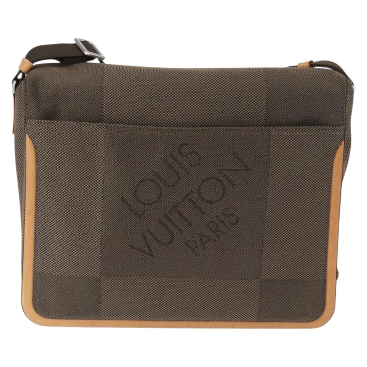Louis Vuitton Terre Messenger Damier Geant Canvas Brown Canvas Shoulder Bag Bag (Pre-Owned)