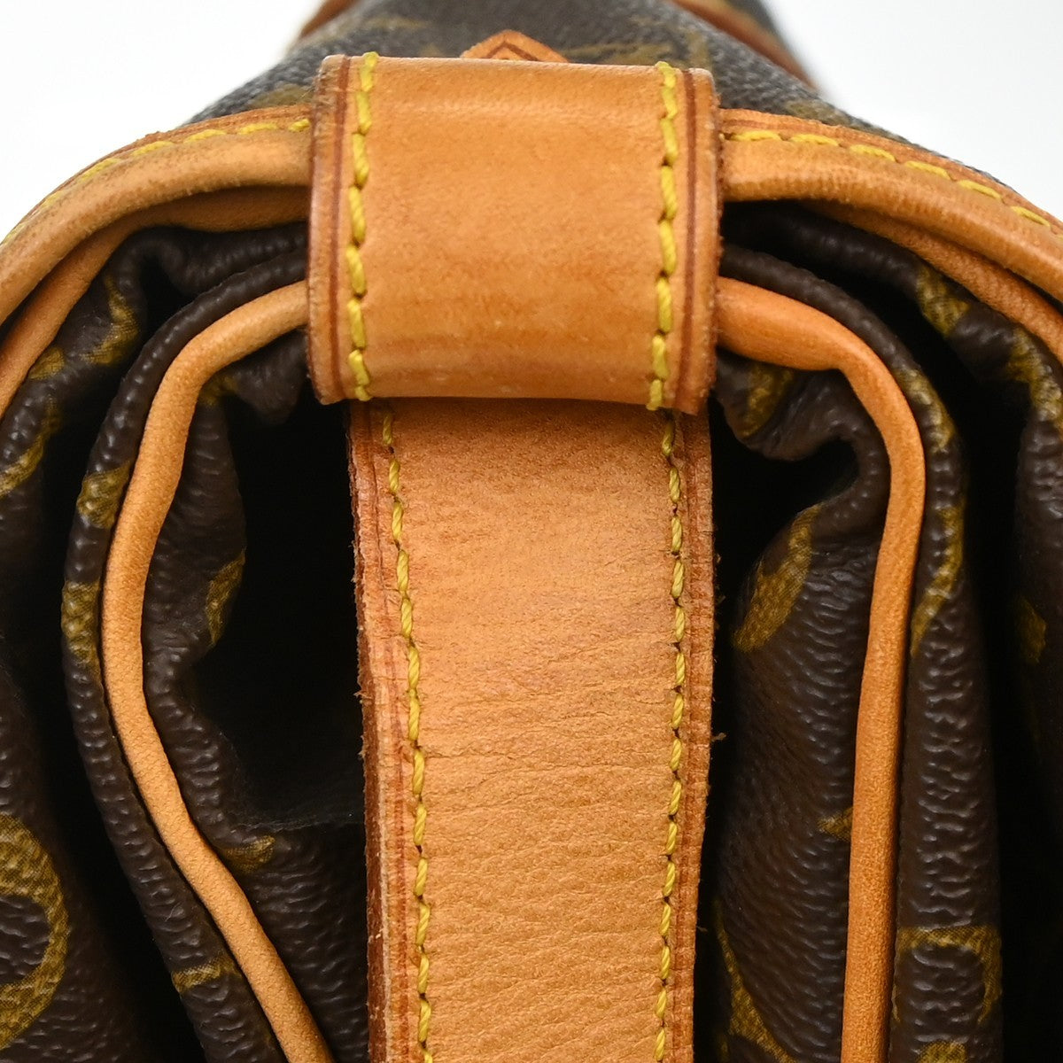 Louis Vuitton Saumur Monogram Brown Canvas Shoulder Bag Bag (Pre-Owned)