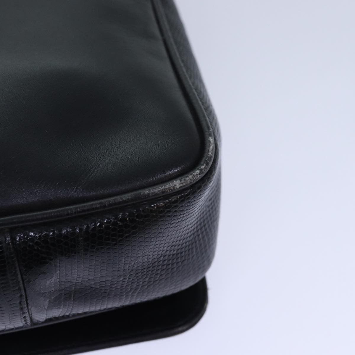 Salvatore Ferragamo Vintage Leather Black Leather Shoulder Bag Bag (Pre-Owned)