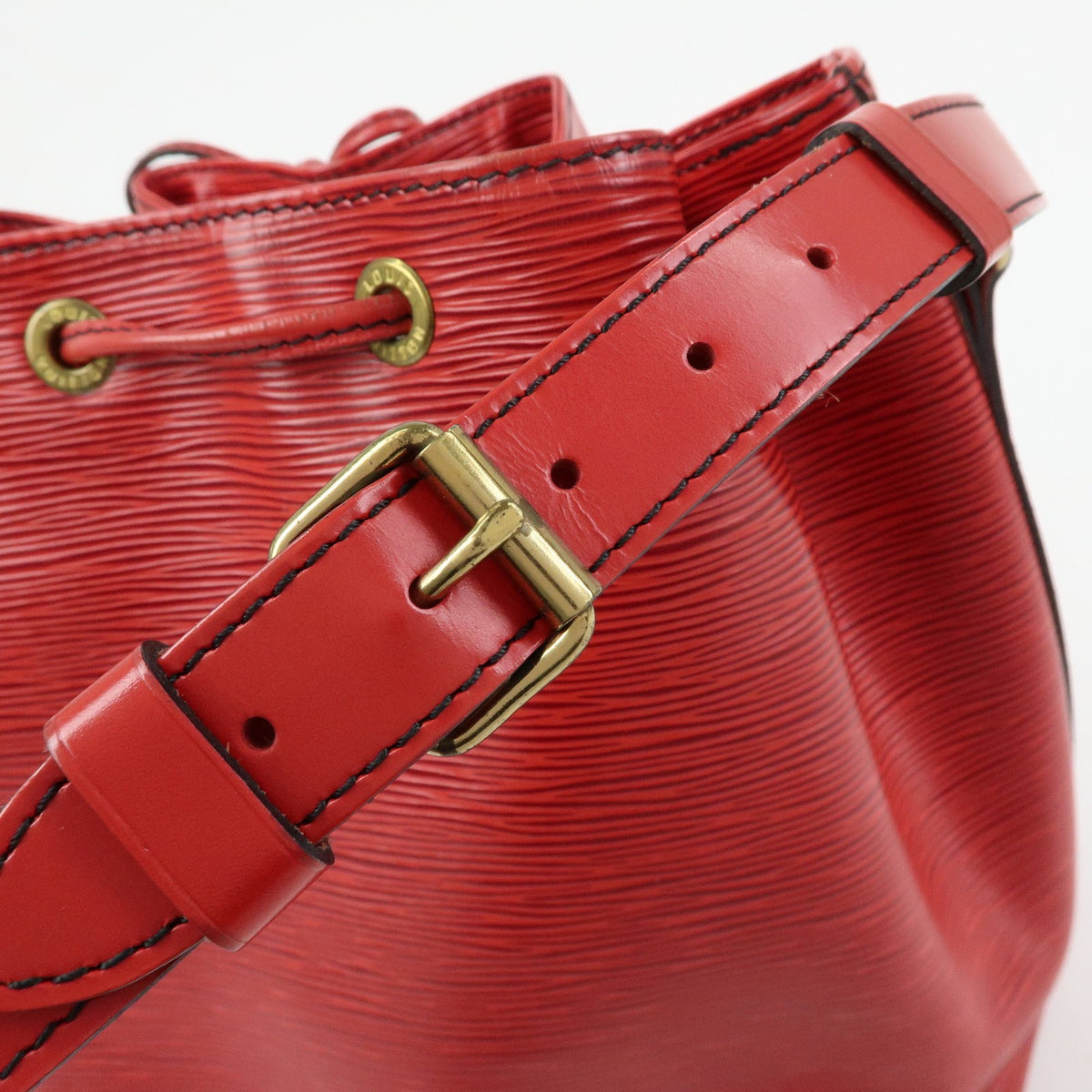 Louis Vuitton Petit Noe Epi Leather Red Leather Handbag (Pre-Owned)