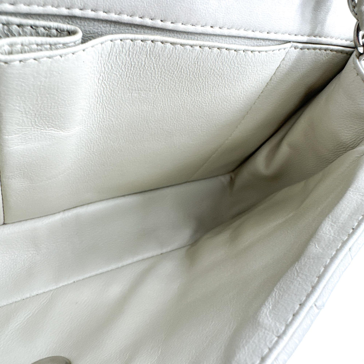 Chanel Classic Single Flap Bag Quilted Lambskin White Leather Shoulder Bag Bag (Pre-Owned)