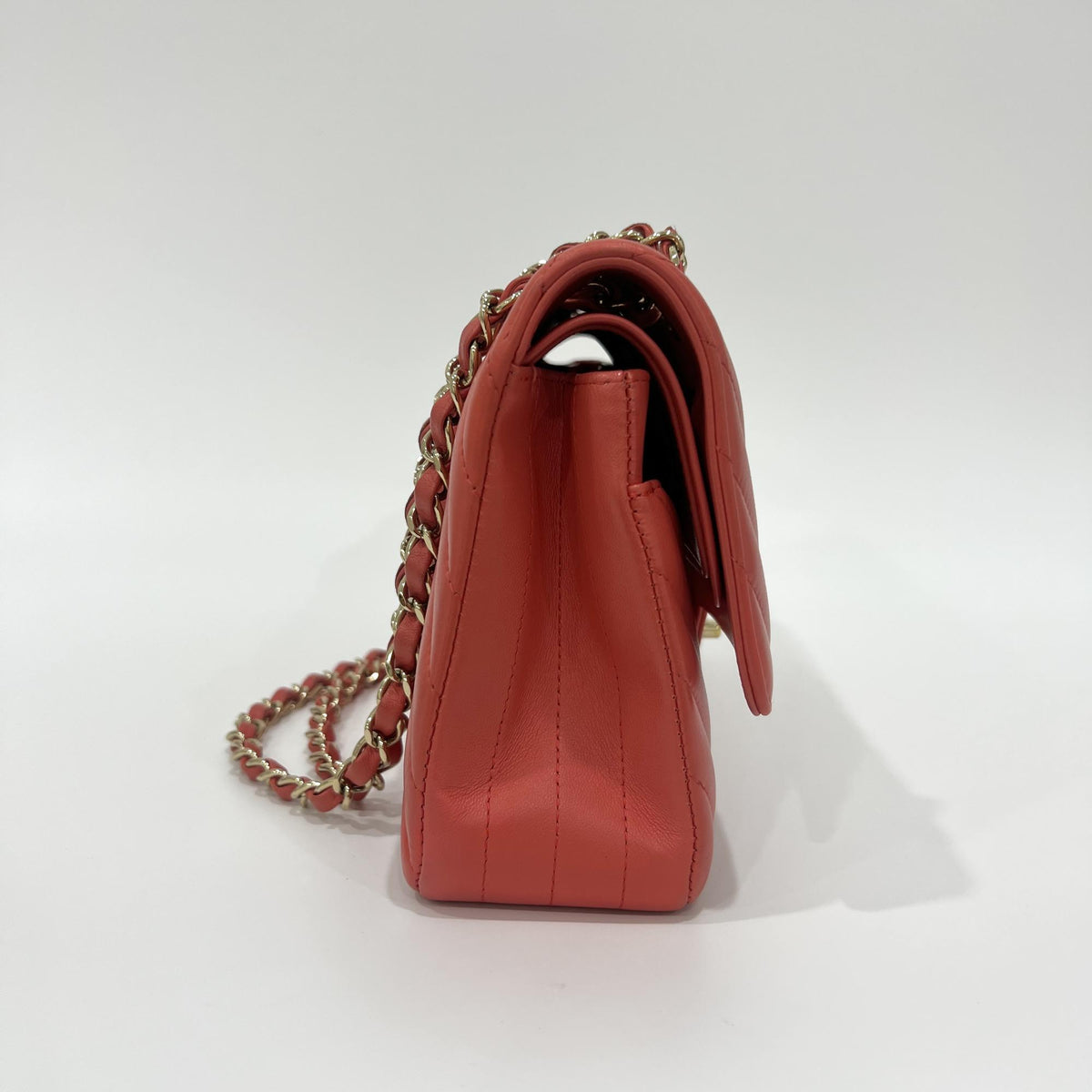 Chanel Classic Double Flap Chevron Lambskin Red Leather Handbag (Pre-Owned)