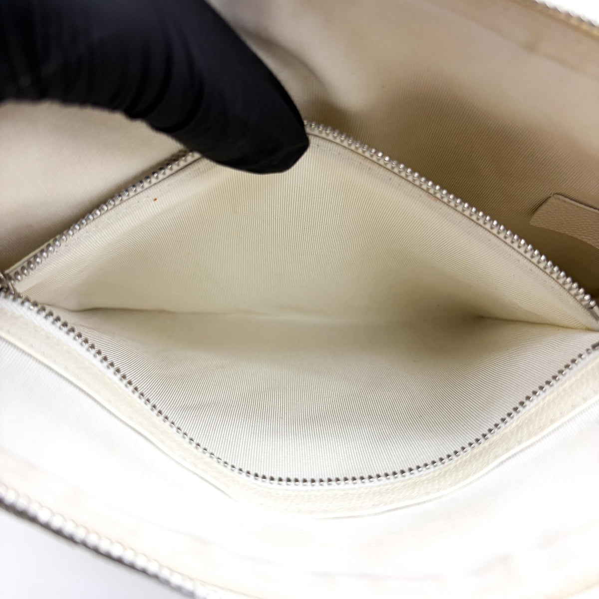 Chanel O Case Clutch Quilted Caviar White Leather Clutche & Pouche Bag (Pre-Owned)