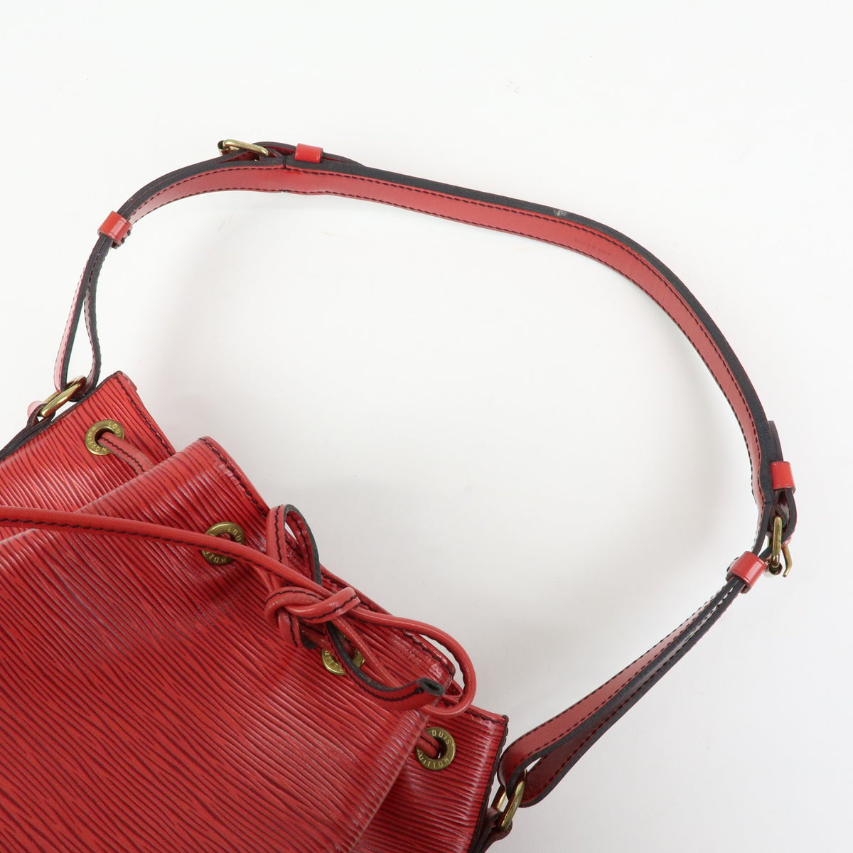 Louis Vuitton Petit Noe Epi Leather Red Leather Handbag (Pre-Owned)