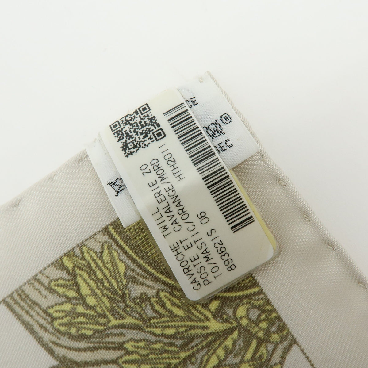 Hermes Carré 42 Silk Orange Silk Scarve & Shawl Accessory (Pre-Owned)