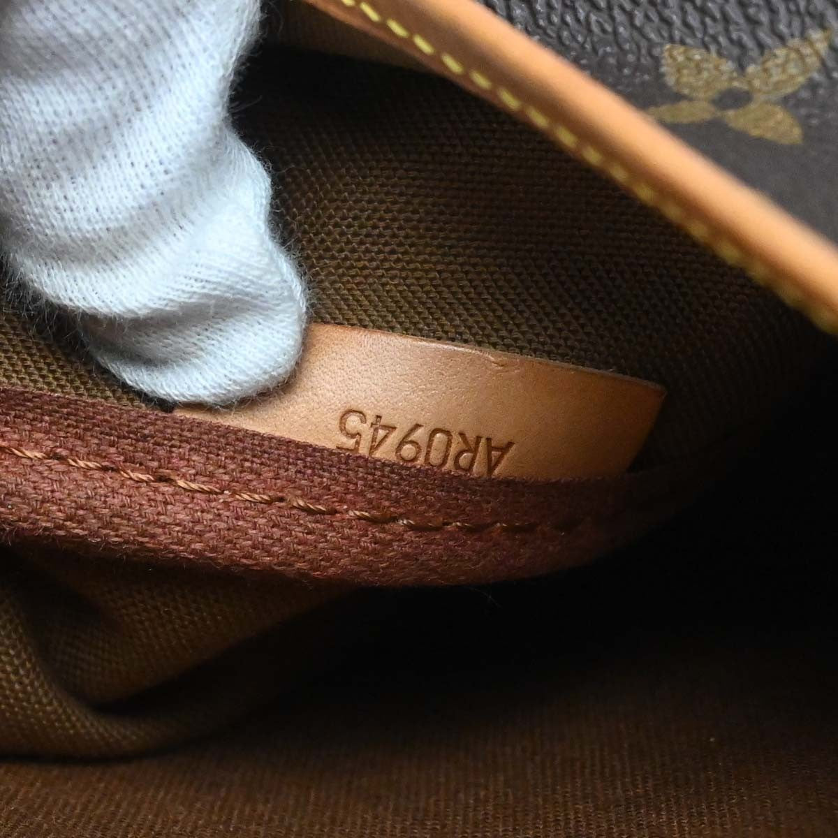 Louis Vuitton Saumur Monogram Canvas Brown Canvas Handbag (Pre-Owned)
