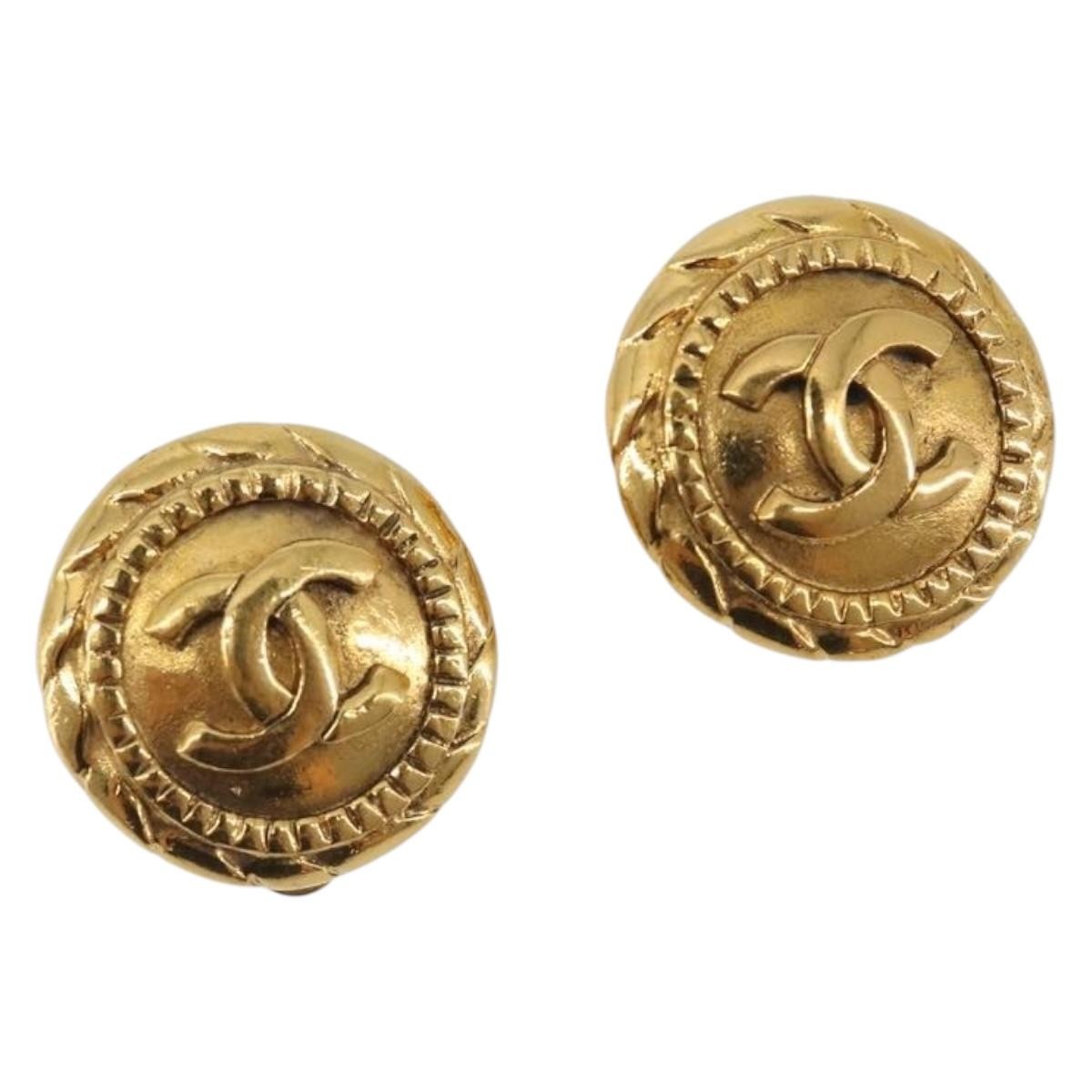 Chanel Vintage Round Cc Clip-On Metal Gold Metal Earrings Jewelry (Pre-Owned)