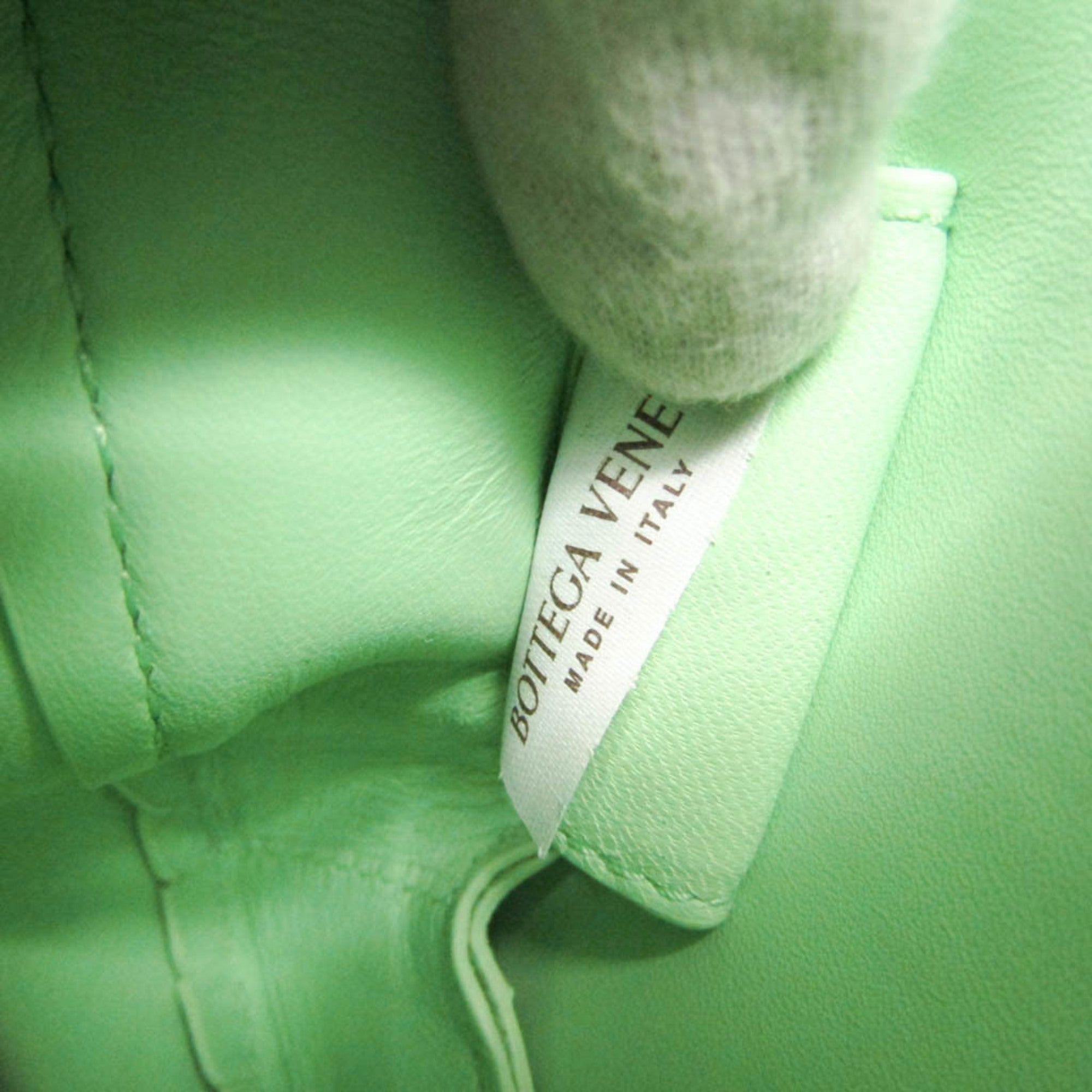 Bottega Veneta Mount Leather Green Leather Shoulder Bag Bag (Pre-Owned)