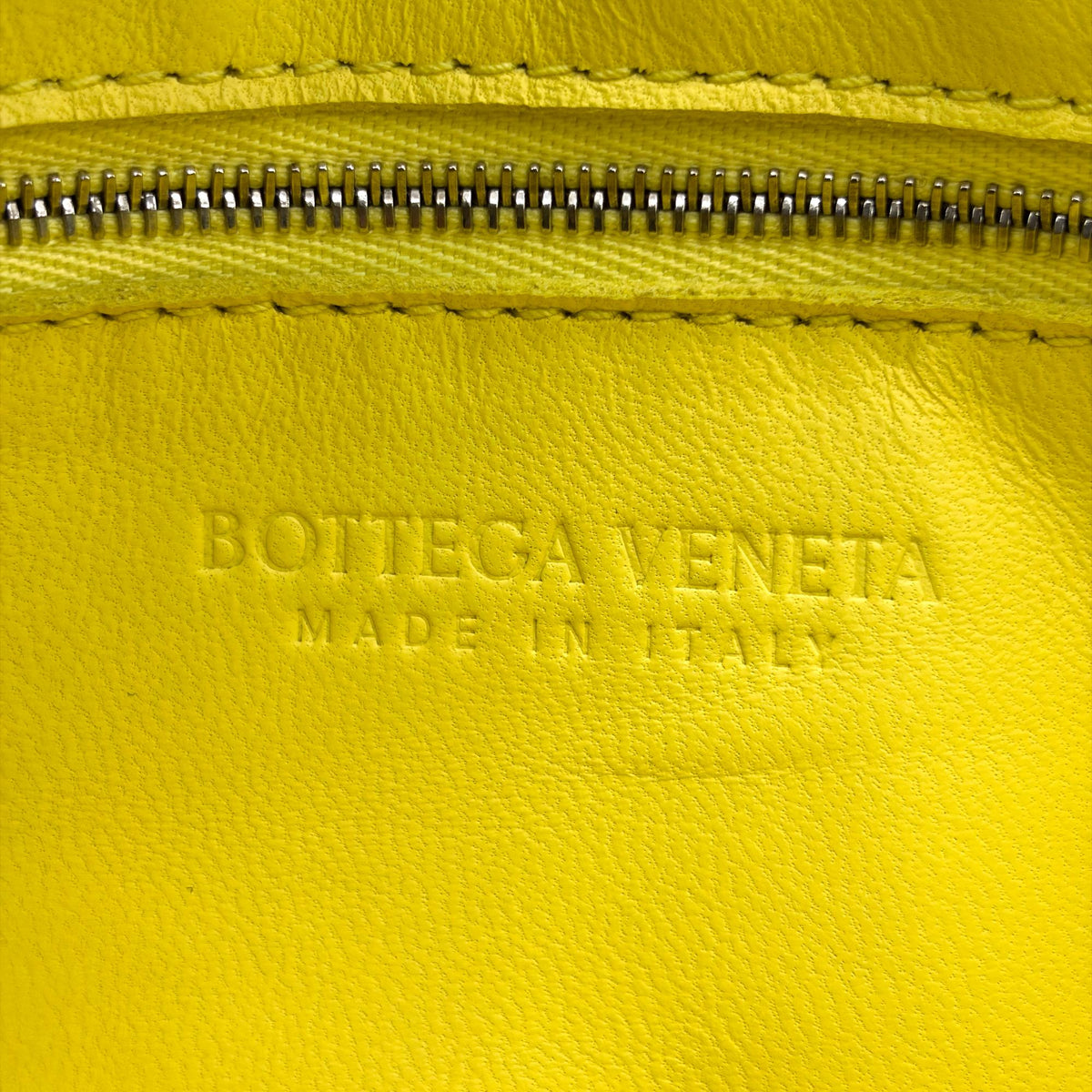 Bottega Veneta Cassette Crossbody Bag Maxi Intrecciato Leather Yellow Leather Crossbody Bag Bag (Pre-Owned)