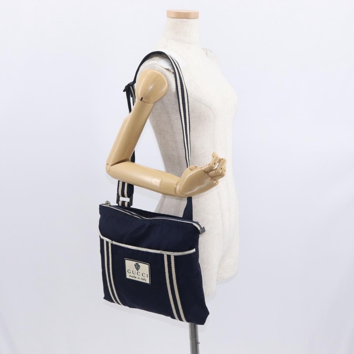 Gucci Vintage Gg Coated Canvas Navy Nylon Shoulder Bag Bag (Pre-Owned)