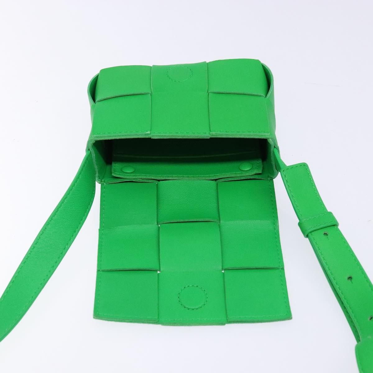 Bottega Veneta Cassette Maxi Intrecciato Leather Green Leather Crossbody Bag Bag (Pre-Owned)