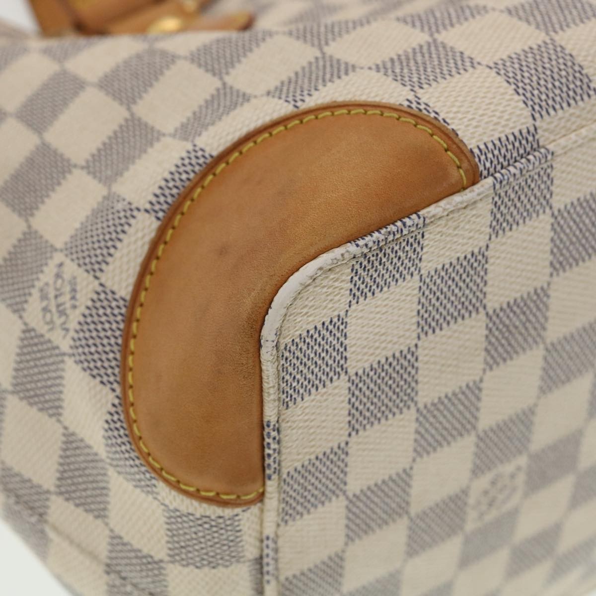 Louis Vuitton Hampstead Damier White Canvas Tote Bag Bag (Pre-Owned)