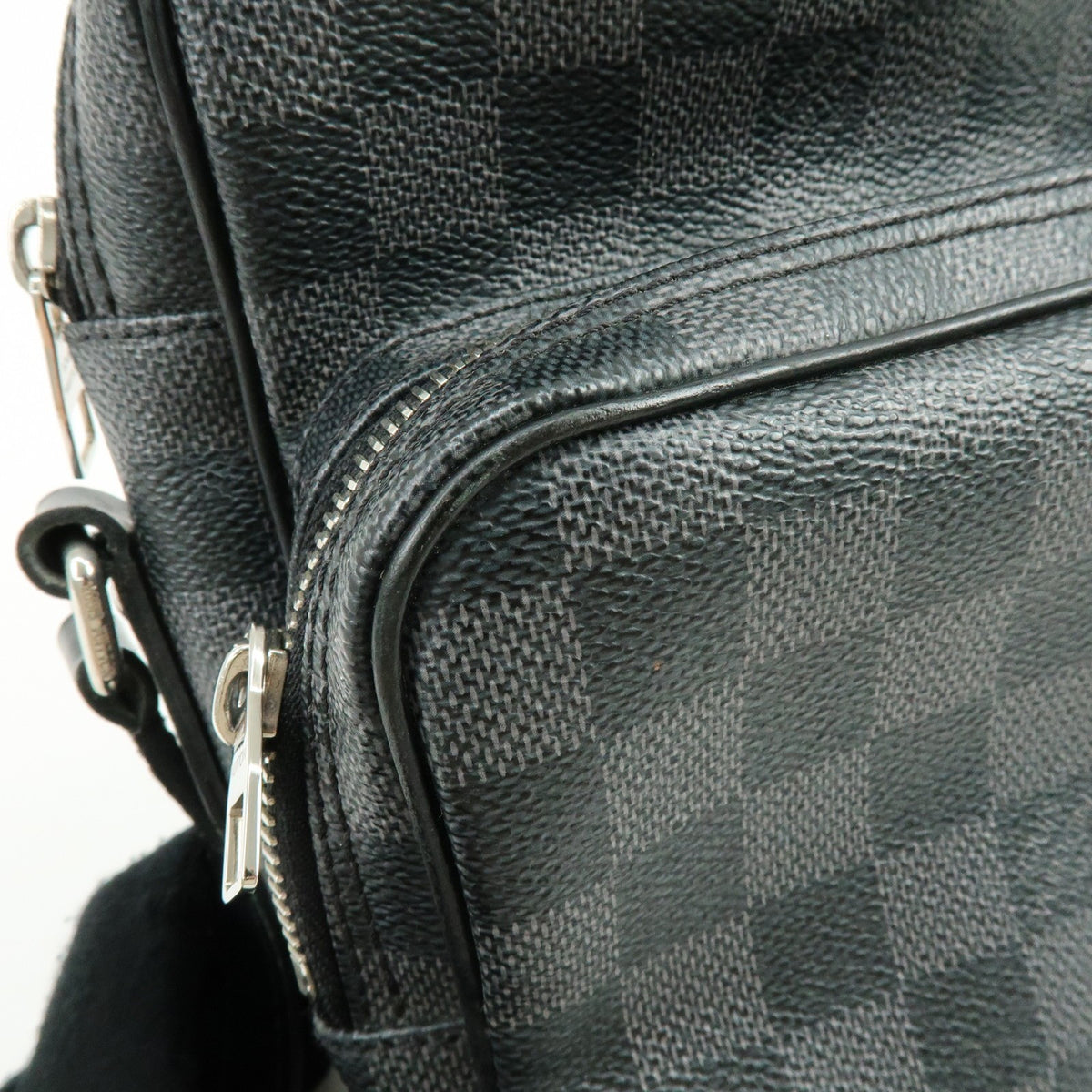 Louis Vuitton Rem Damier Graphite Black Canvas Handbag (Pre-Owned)
