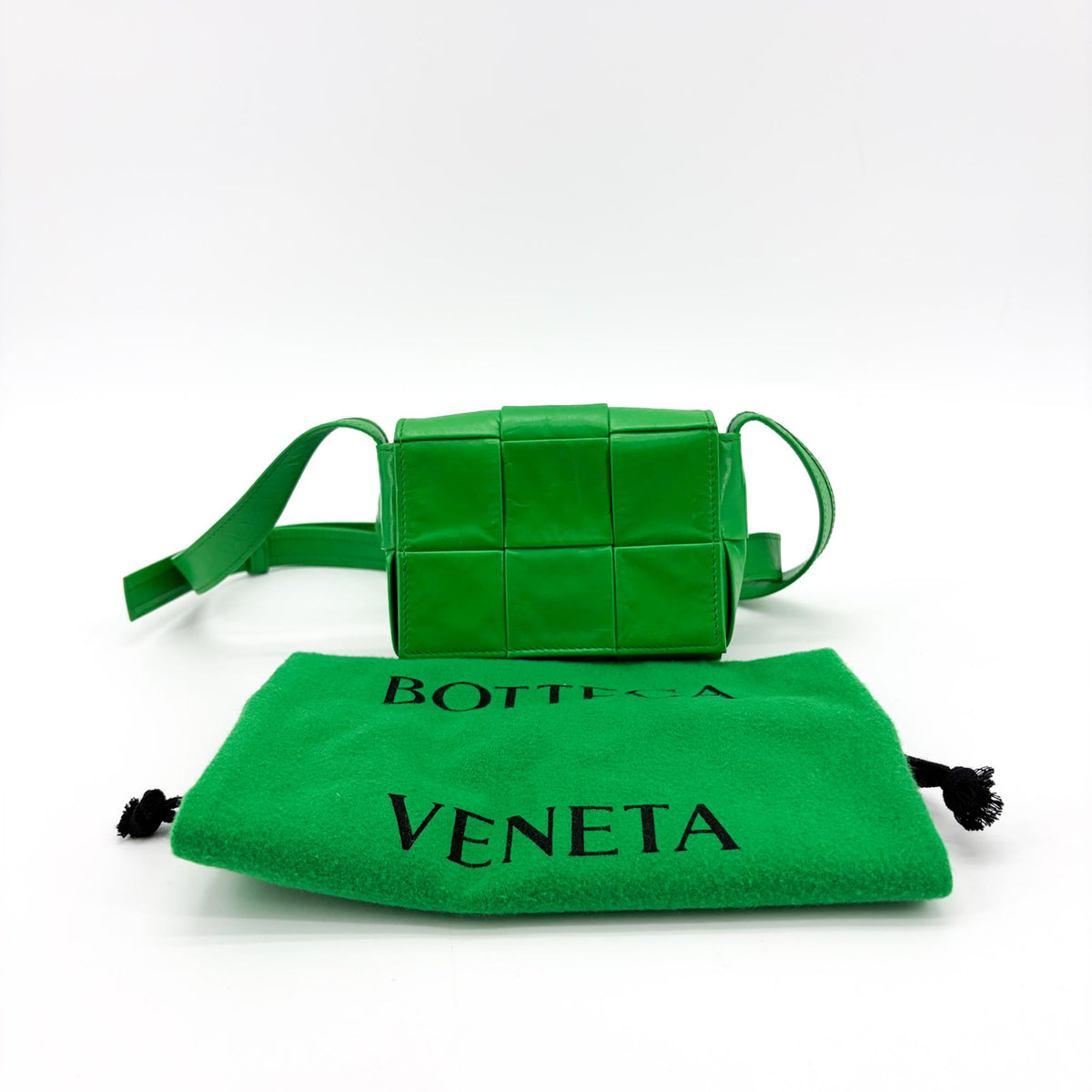 Bottega Veneta Cassette Maxi Intrecciato Leather Green Leather Crossbody Bag Bag (Pre-Owned)