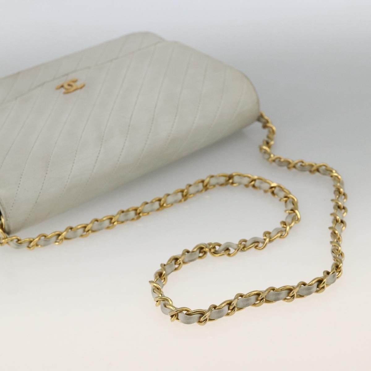 Chanel Matelasse Chain Leather White Leather Shoulder Bag Bag (Pre-Owned)