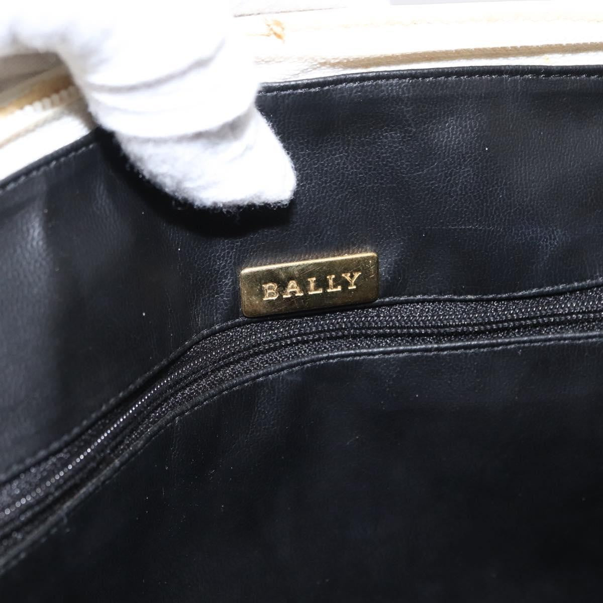 Bally Vintage Quilted Leather White Leather Handbag (Pre-Owned)