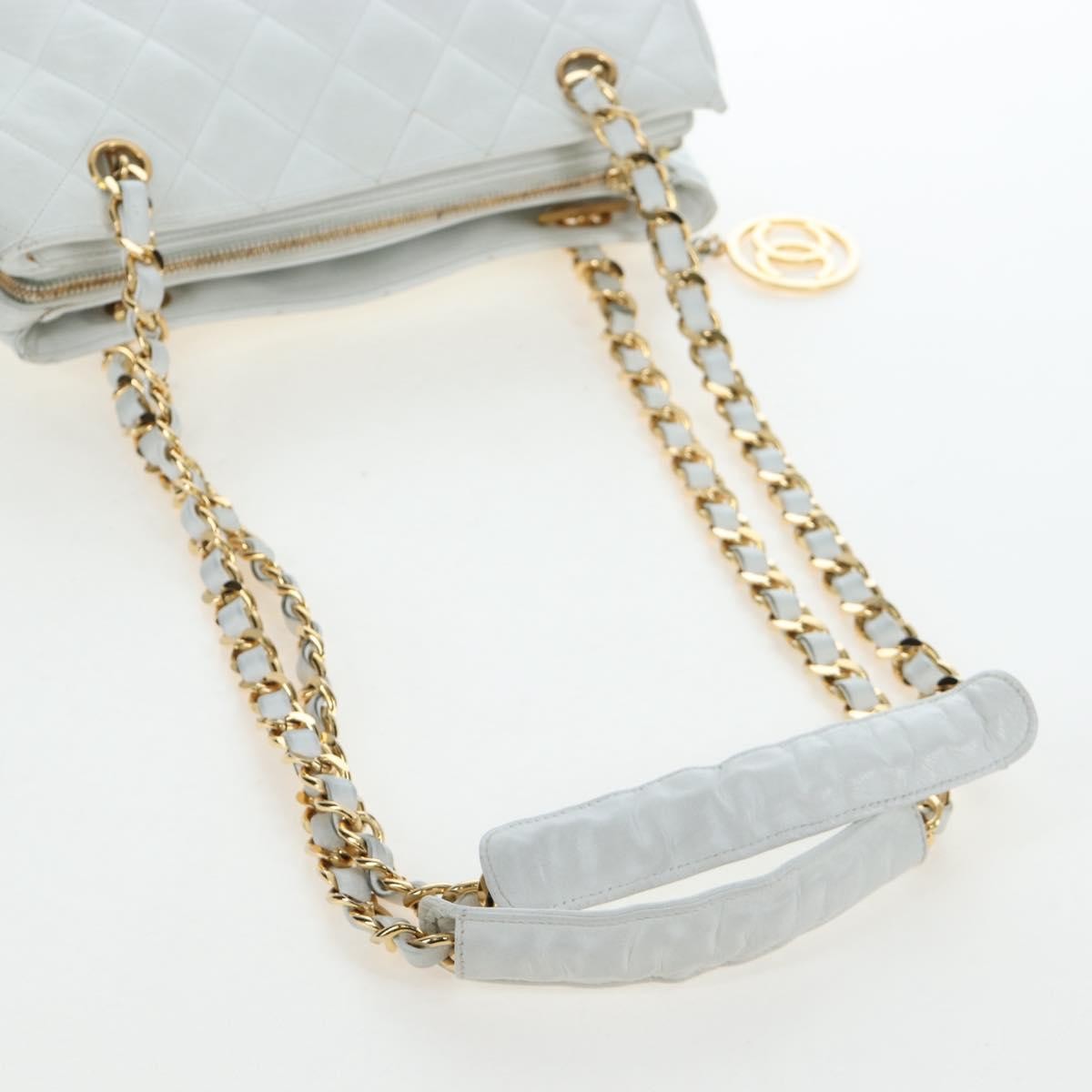 Chanel Shoulder Quilted Leather White Leather Shoulder Bag Bag (Pre-Owned)