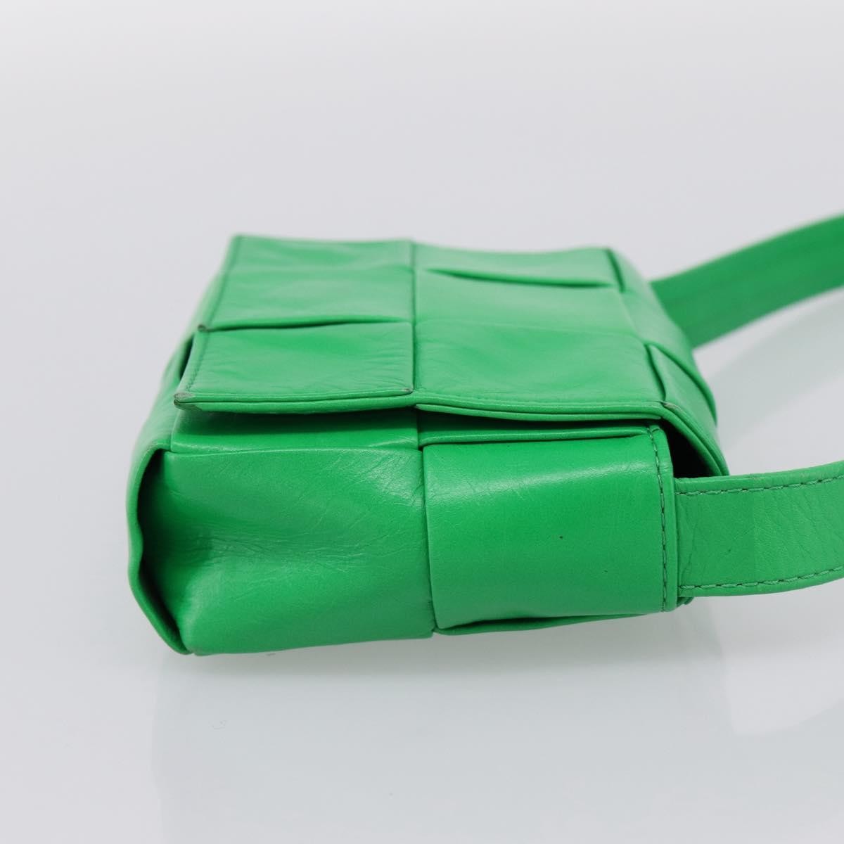 Bottega Veneta Cassette Maxi Intrecciato Leather Green Leather Clutche & Pouche Bag (Pre-Owned)