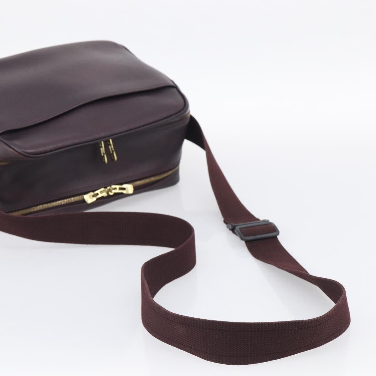 Louis Vuitton Reporter Taiga Leather Burgundy Leather Shoulder Bag Bag (Pre-Owned)