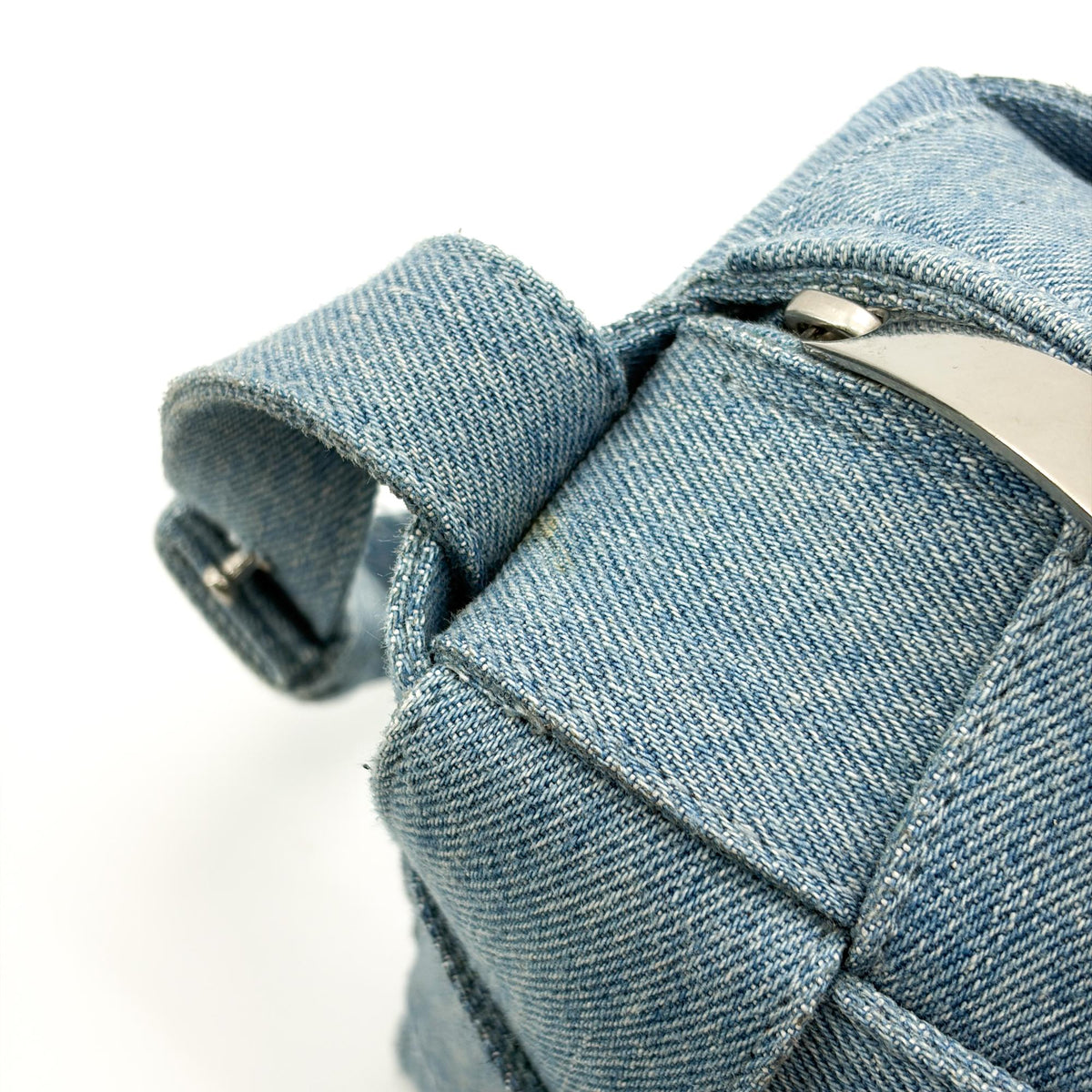 Bottega Veneta Cassette Crossbody Bag Maxi Intrecciato Denim Blue Denim_Jeans Crossbody Bag Bag (Pre-Owned)