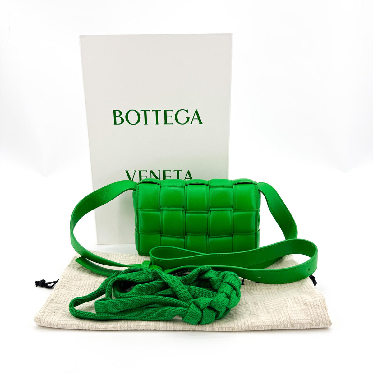 Bottega Veneta Cassette Padded Maxi Intrecciato Leather Green Leather Crossbody Bag Bag (Pre-Owned)