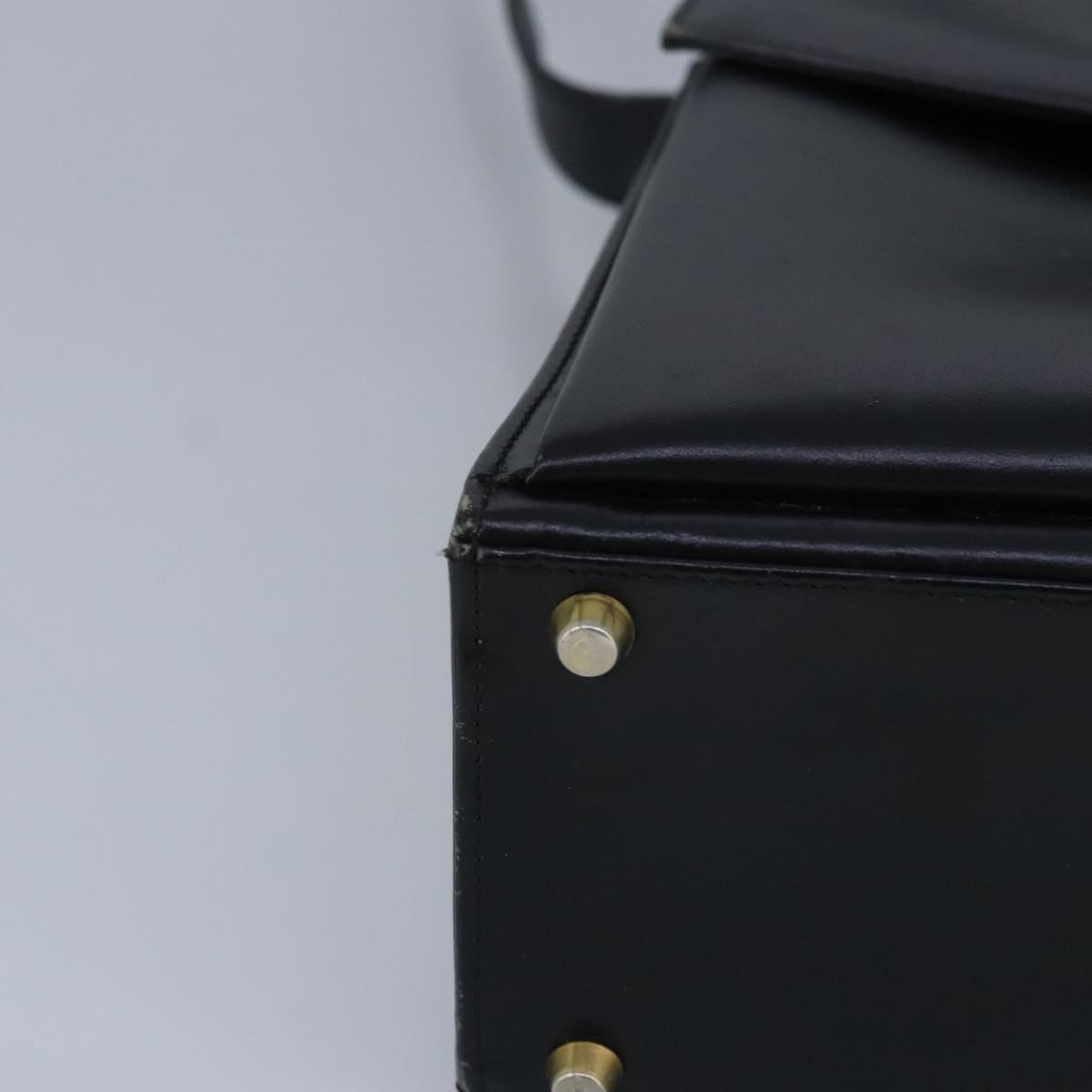 Versace Black Leather Shoulder Bag (Pre-Owned)