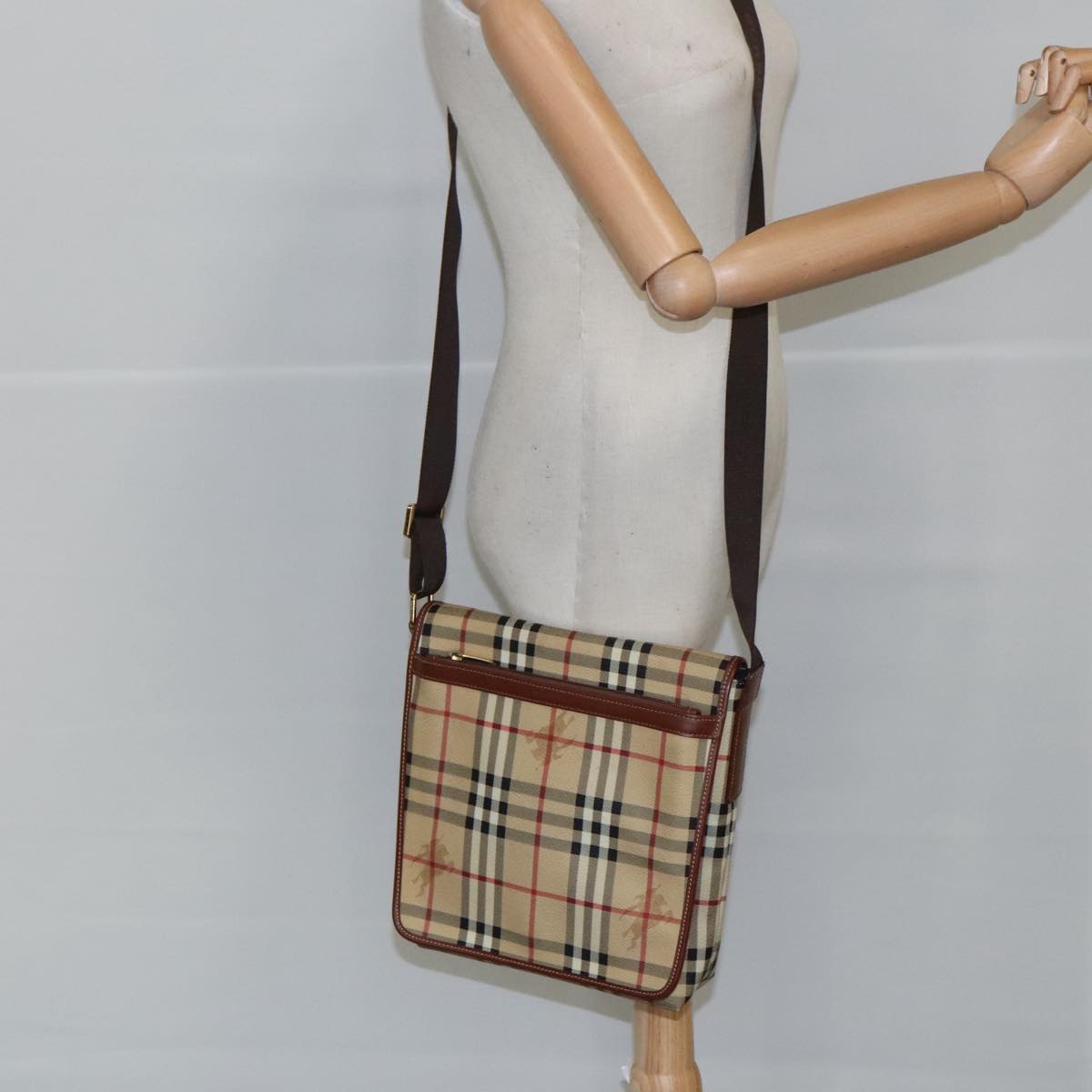Burberry Nova Check Beige Canvas Shoulder Bag (Pre-Owned)
