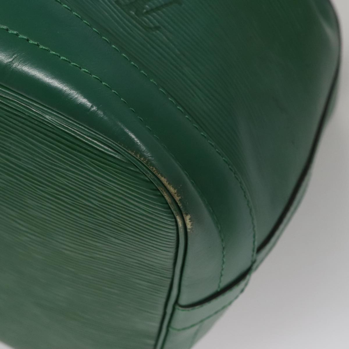 Louis Vuitton Noé Green Leather Shoulder Bag (Pre-Owned)