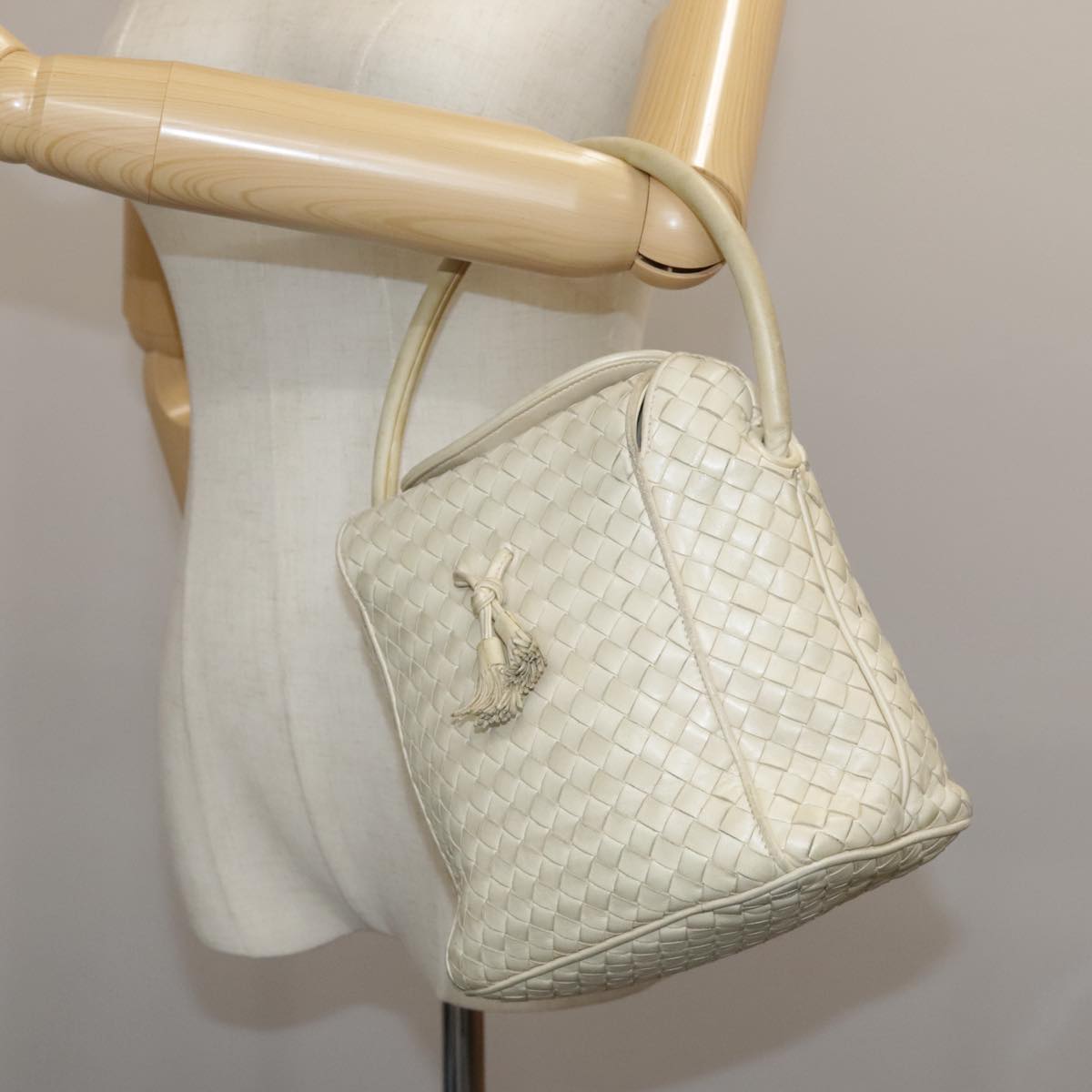 Bottega Veneta Beige Leather Handbag (Pre-Owned)