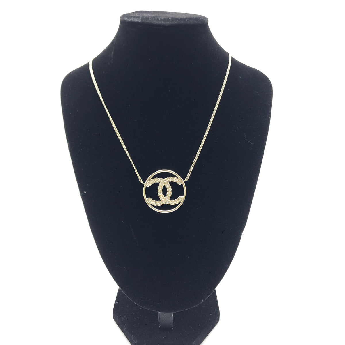 Chanel Gold Tone CC Circle Pendant Women's Necklace (Pre-Owned)