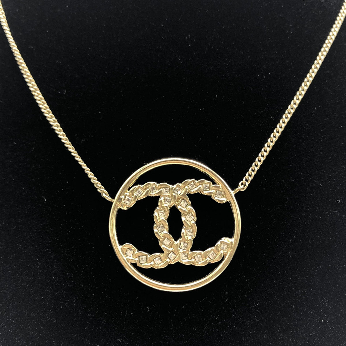 Chanel Gold Tone CC Circle Pendant Women's Necklace (Pre-Owned)