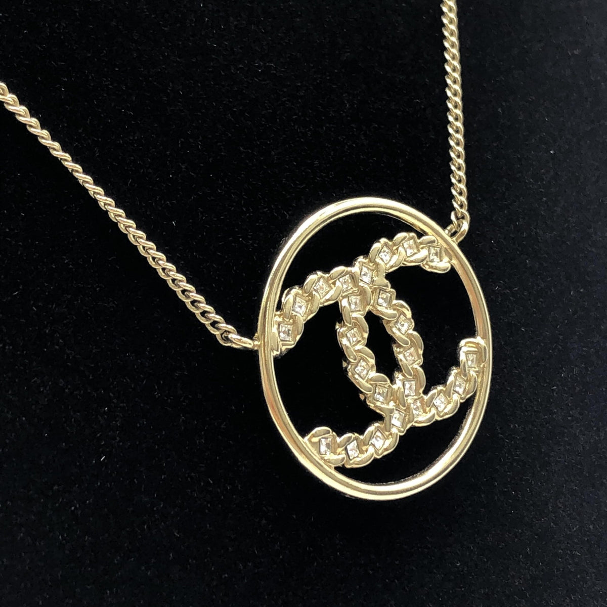 Chanel Gold Tone CC Circle Pendant Women's Necklace (Pre-Owned)